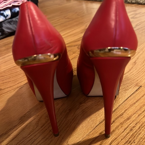 Red Pumps - Picture 6 of 6